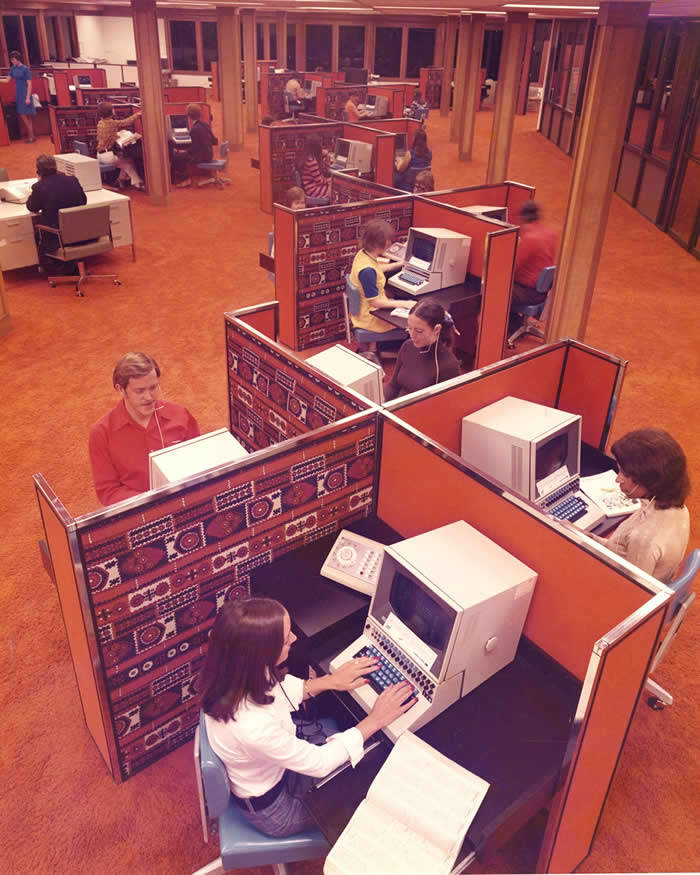 History Reimagined: 33 Rare Color Photos That Bring the Past Back to Life 62 Hughes Airwest employees working at mainframe terminals, circa 1971-1978.