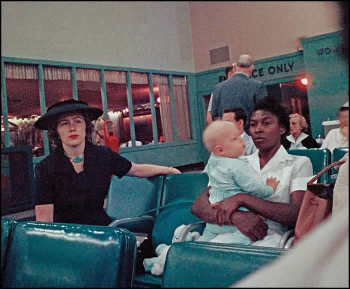 History Reimagined: 33 Rare Color Photos That Bring the Past Back to Life 39 Atlanta airport in the spring of 1956. Photo by Gordon Parks.
