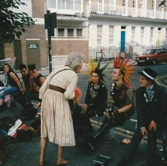 History Reimagined: 33 Rare Color Photos That Bring the Past Back to Life 66 London punks and a surprised grandmother, 1982.