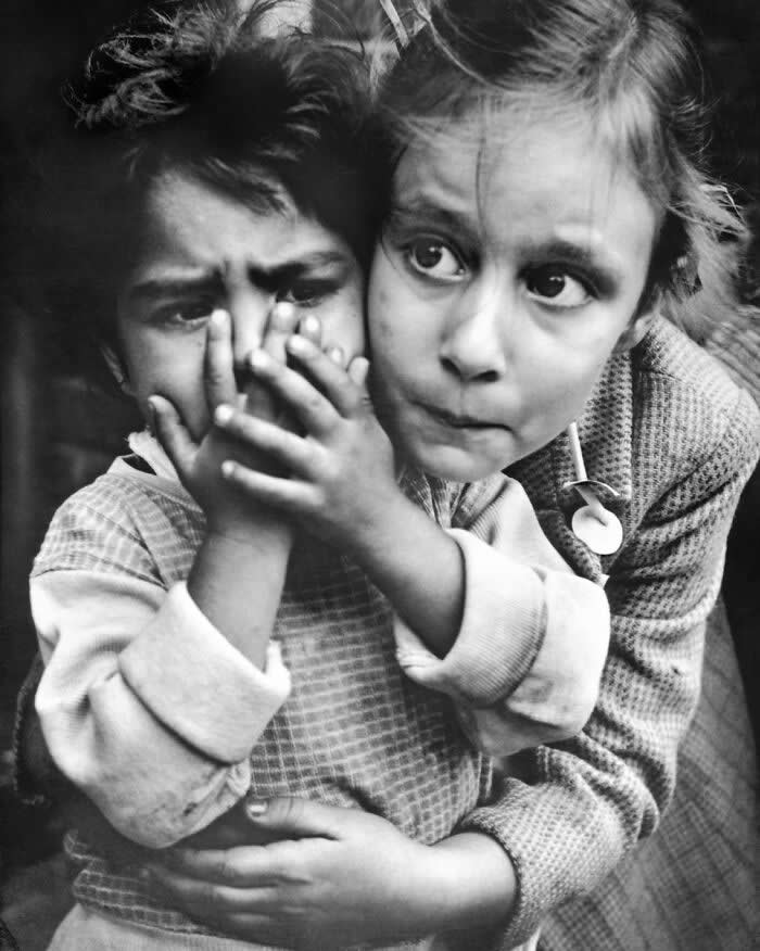 Big Sister Protector, 1957 - Photo By Harold Feinstein - Vintage Photos of Children