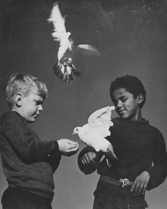 Photo by Pedro Luis Raota - Vintage Photos of Children