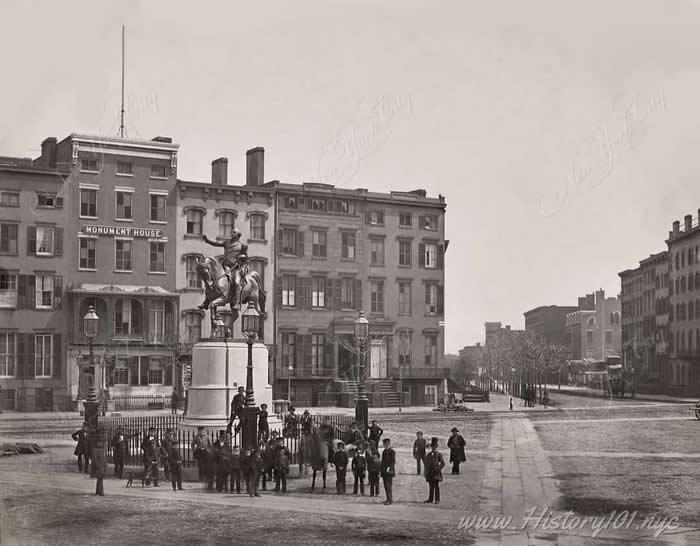Old New York Revealed: 35 Rare Historical Photos That Capture Forgotten Moments 49 George Washington Monument at Union Square, 1855.