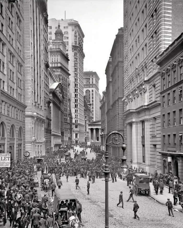 Old New York Revealed: 35 Rare Historical Photos That Capture Forgotten Moments 40 New York, 1909.