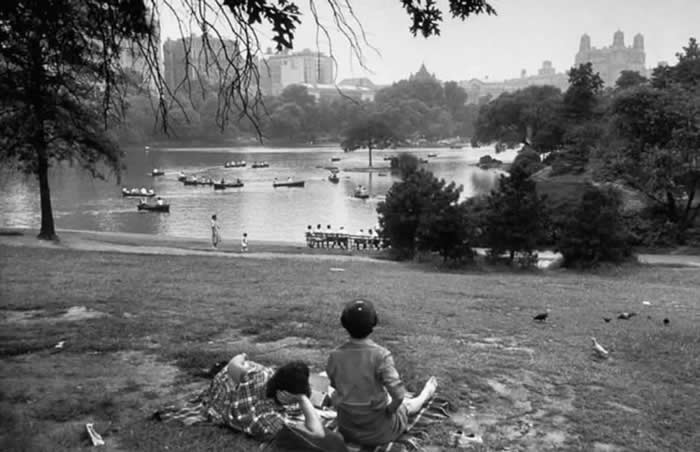 Old New York Revealed: 35 Rare Historical Photos That Capture Forgotten Moments 58 Central Park, New York, 1950.