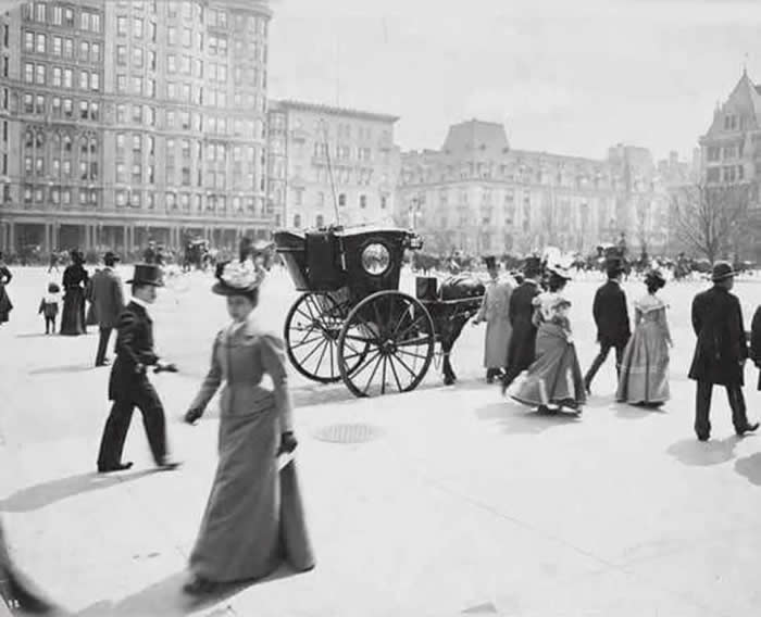 Old New York Revealed: 35 Rare Historical Photos That Capture Forgotten Moments 60 5th Avenue and 59th Street, New York City, in 1897.