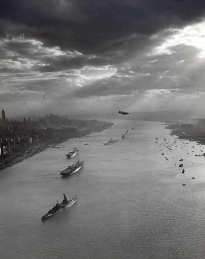 Old New York Revealed: 35 Rare Historical Photos That Capture Forgotten Moments 71 U.S. Navy warships pictured in the Hudson River with the New York City skyline in the background for the Navy Day celebrations on 27 October 1945.