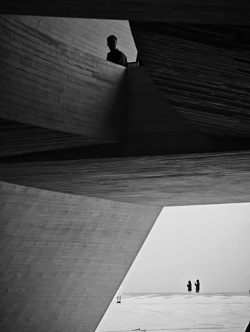 Shot on Phones: 33 Amazing Silhouette Photos That Redefine Mobile Photography 50 Spaces of Different Dimensions by He Ming - Mobile Photography Awards Silhouettes Winners