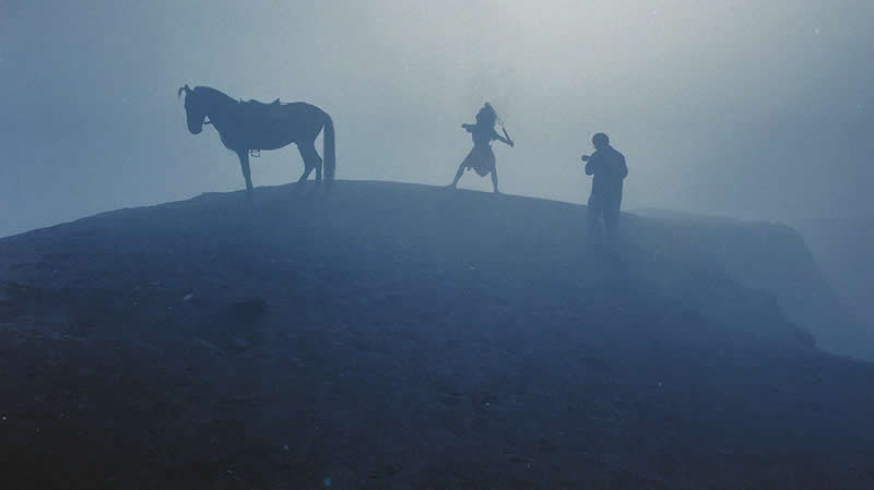 Shot on Phones: 33 Amazing Silhouette Photos That Redefine Mobile Photography 42 Dance on Bromo Volcano by Fu Qiwang - Mobile Photography Awards Silhouettes Winners