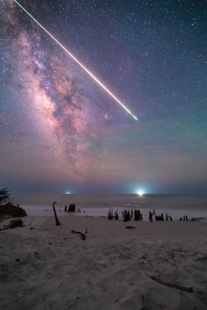 Fireball in Paradise by Jason Rice - Milky Photographer of the Year 2026 Winners