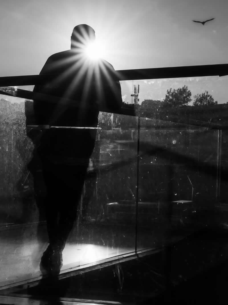 Through the Silent Streets: 30 Timeless Black and White Street Photos by Fernando Coelho 44 Black and White Street Photography Fernando Coelho