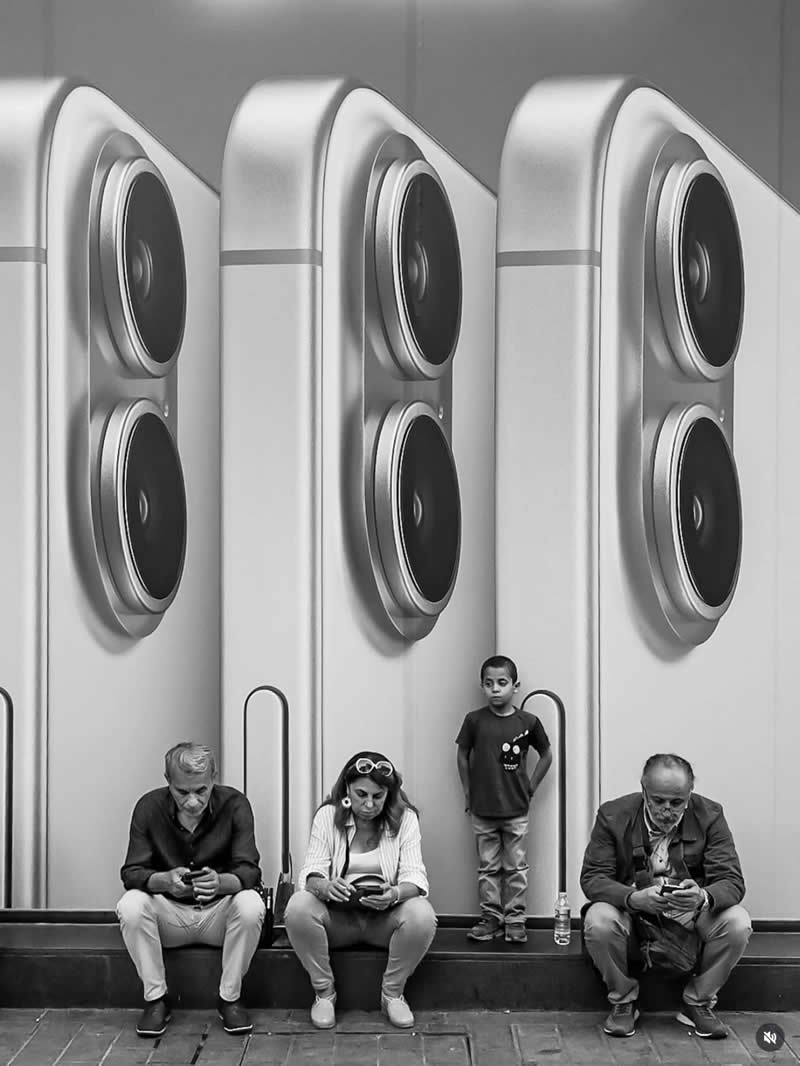 Through the Silent Streets: 30 Timeless Black and White Street Photos by Fernando Coelho 45 Black and White Street Photography Fernando Coelho