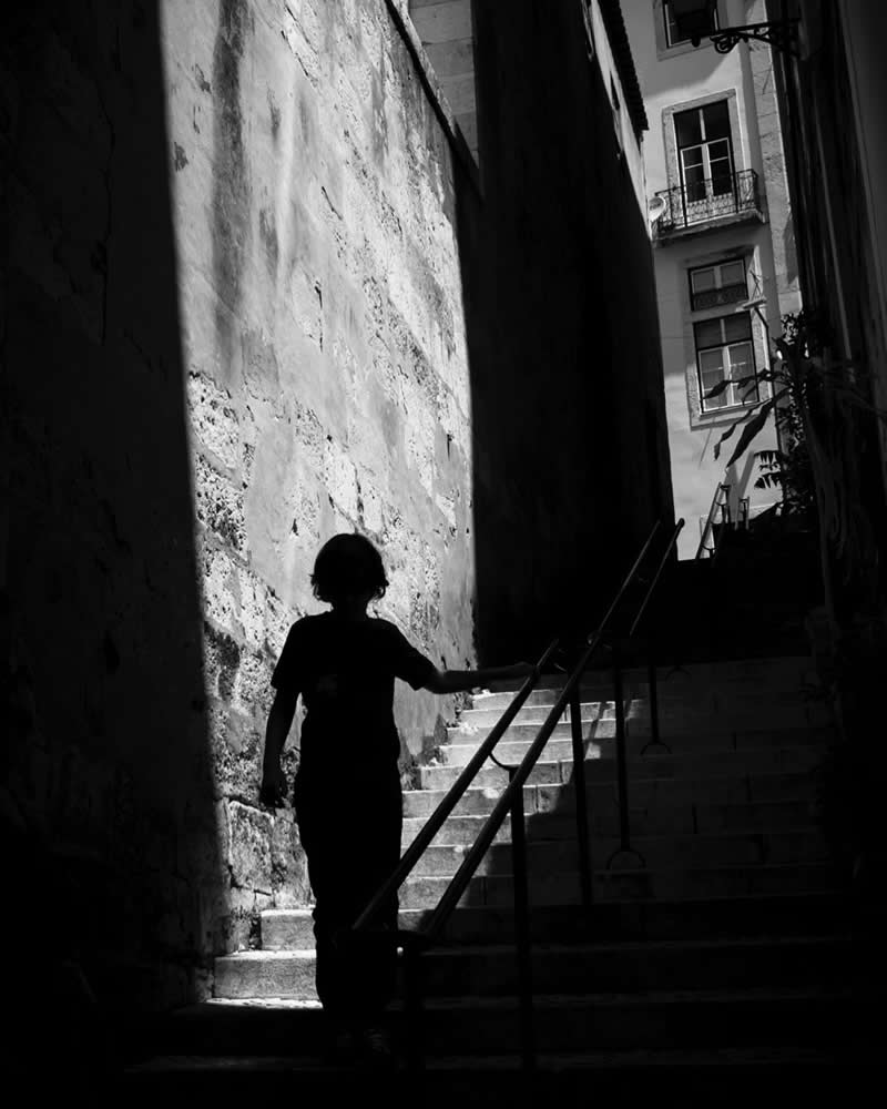 Through the Silent Streets: 30 Timeless Black and White Street Photos by Fernando Coelho 48 Black and White Street Photography Fernando Coelho