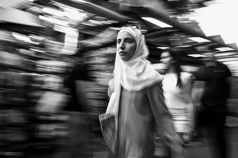 Through the Silent Streets: 30 Timeless Black and White Street Photos by Fernando Coelho 51 Black and White Street Photography Fernando Coelho
