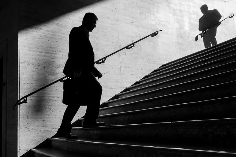 Through the Silent Streets: 30 Timeless Black and White Street Photos by Fernando Coelho 58 Black and White Street Photography Fernando Coelho