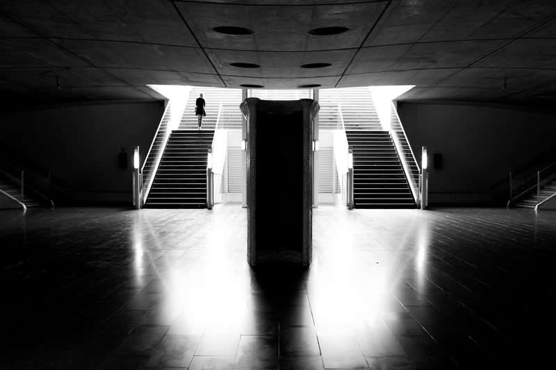 Through the Silent Streets: 30 Timeless Black and White Street Photos by Fernando Coelho 60 Black and White Street Photography Fernando Coelho