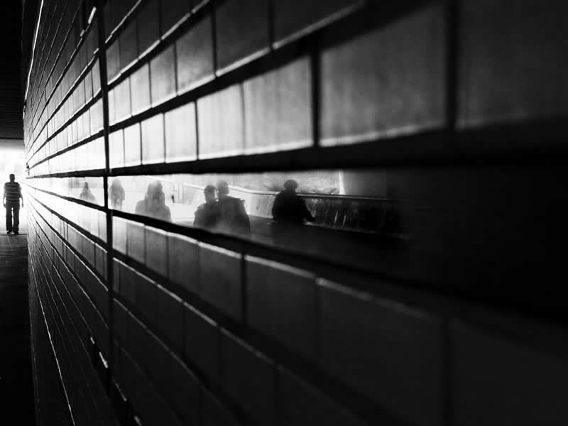 Through the Silent Streets: 30 Timeless Black and White Street Photos by Fernando Coelho 63 Black and White Street Photography Fernando Coelho