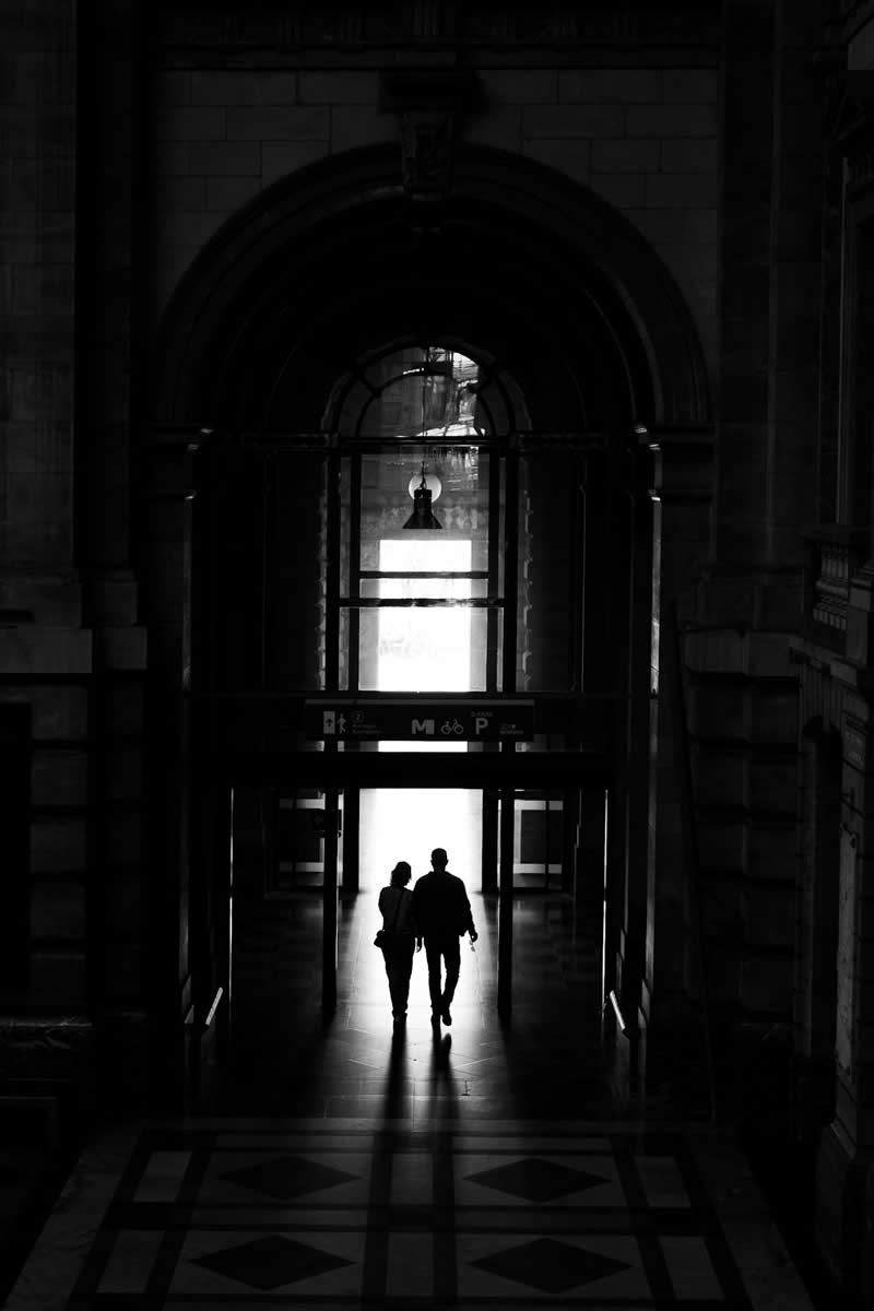 Through the Silent Streets: 30 Timeless Black and White Street Photos by Fernando Coelho 40 Black and White Street Photography Fernando Coelho