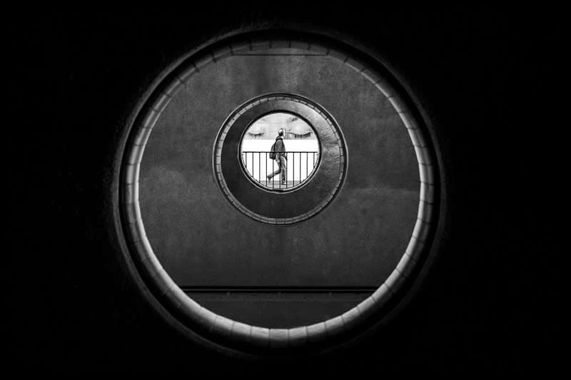 Through the Silent Streets: 30 Timeless Black and White Street Photos by Fernando Coelho 42 Black and White Street Photography Fernando Coelho
