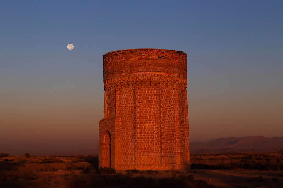 Mehmandust Tower, Semnan Province, Iran, by Darabad andromeda - Wiki Loves Monuments Photo Contest Winners