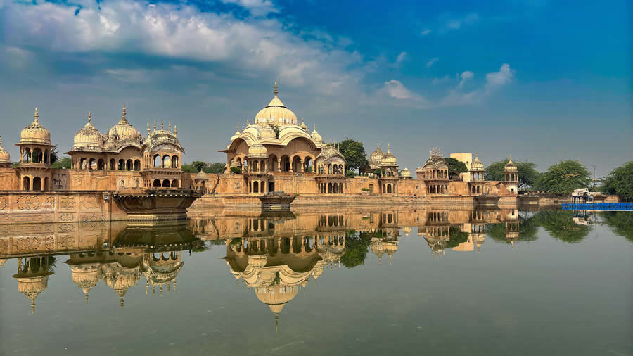 Kusum Sarovar, Uttar Pradesh, India, by Arjunfotografer - Wiki Loves Monuments Photo Contest Winners