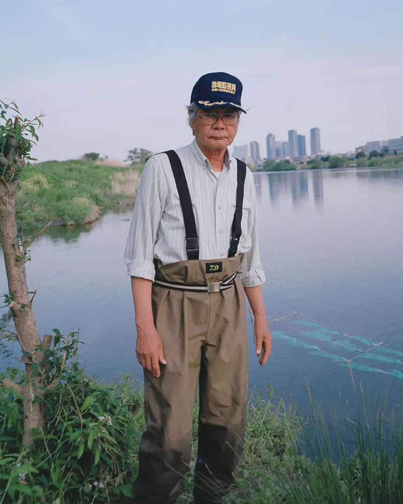 Capturing Resilience: 25 Winning Portraits From AAP Magazine's 2026 Awards 41 Living by the river by Ying Yin, China - AAP Magazine 2026 Portrait Awards Winners