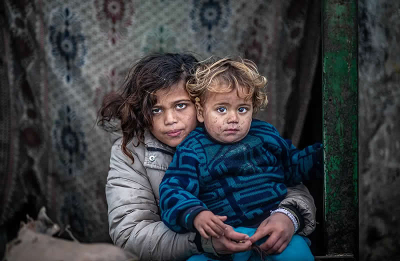 Capturing Resilience: 25 Winning Portraits From AAP Magazine's 2026 Awards 35 Holding On to Each Other by Abdelrahman Alkahlout, Palestine - AAP Magazine 2026 Portrait Awards Winners