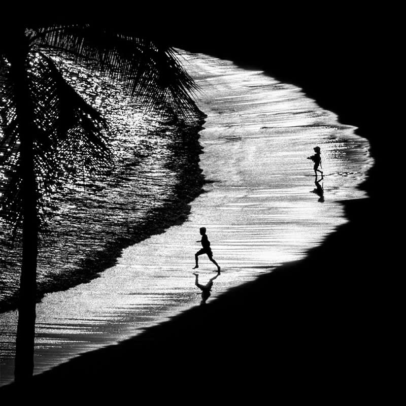 Finding Beauty in Simplicity: 33 Poetic Black and White Photos by Alan Schaller 38 Black and White Minimalist Photography by Alan Schaller
