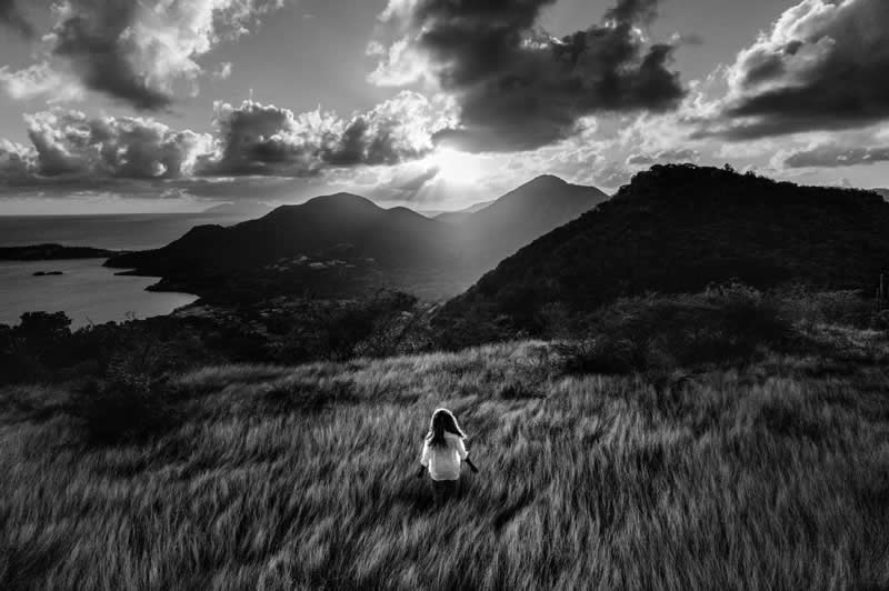 Finding Beauty in Simplicity: 33 Poetic Black and White Photos by Alan Schaller 47 Black and White Minimalist Photography by Alan Schaller