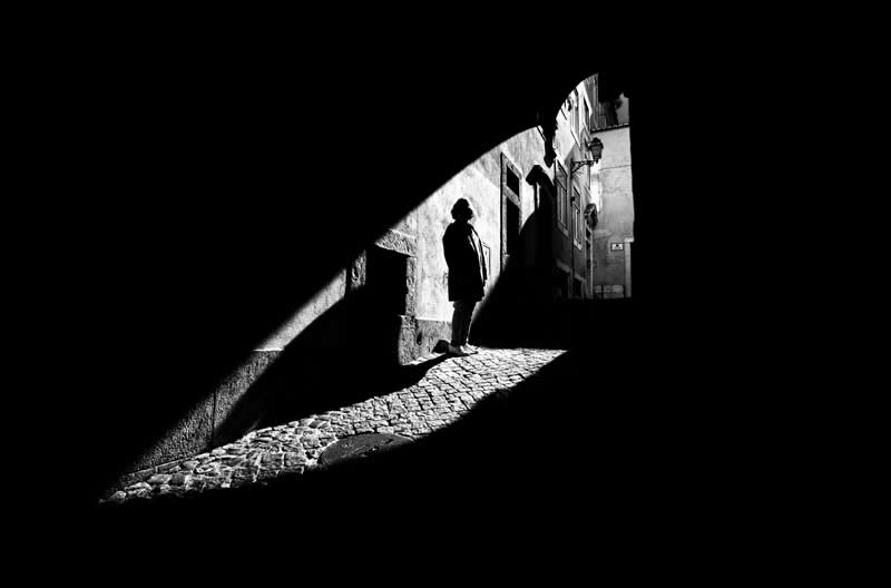 Finding Beauty in Simplicity: 33 Poetic Black and White Photos by Alan Schaller 48 Black and White Minimalist Photography by Alan Schaller