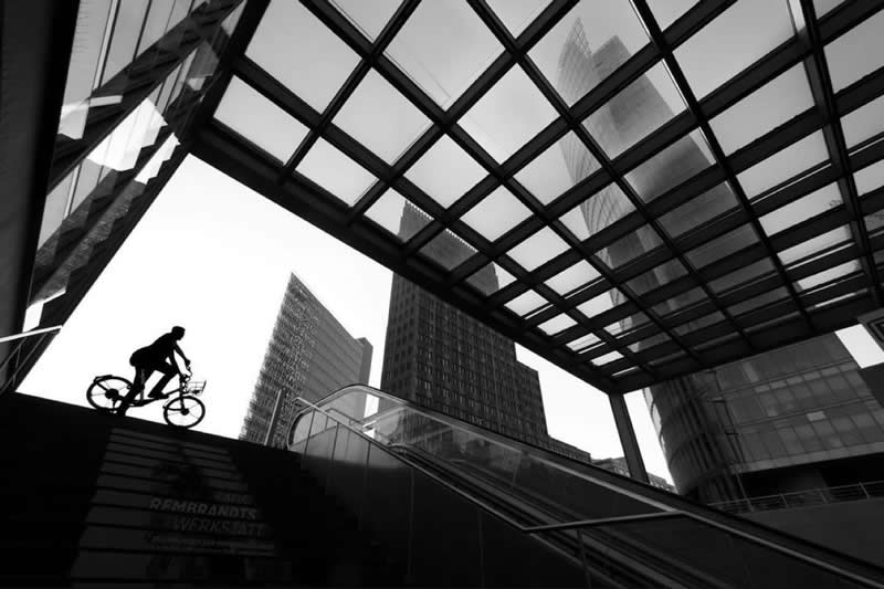 Finding Beauty in Simplicity: 33 Poetic Black and White Photos by Alan Schaller 50 Black and White Minimalist Photography by Alan Schaller