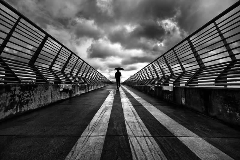 Finding Beauty in Simplicity: 33 Poetic Black and White Photos by Alan Schaller 51 Black and White Minimalist Photography by Alan Schaller
