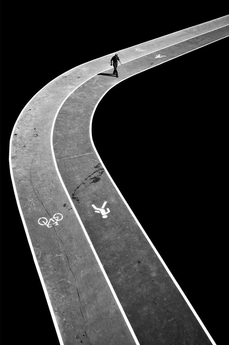 Finding Beauty in Simplicity: 33 Poetic Black and White Photos by Alan Schaller 60 Black and White Minimalist Photography by Alan Schaller