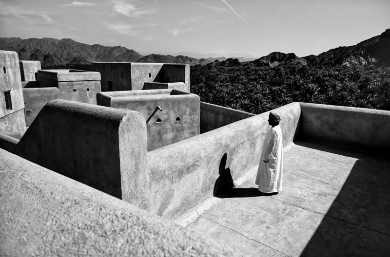 Finding Beauty in Simplicity: 33 Poetic Black and White Photos by Alan Schaller 43 Black and White Minimalist Photography by Alan Schaller