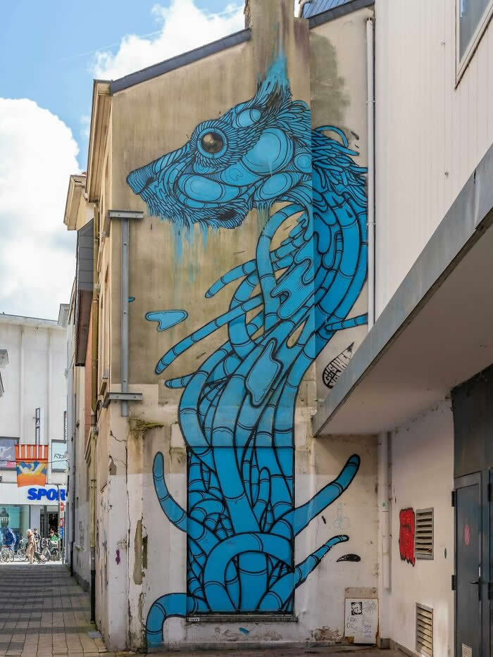 Hidden in Plain Sight: 40 Street Art Photos That Turn Walls Into Open-Air Galleries 64 Street Art Photos That Turn Walls Into Open-Air Galleries
