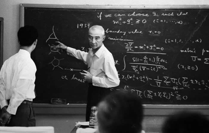 History Uncovered: 40 Powerful Photos That Change How We See the Past 53 J. Robert Oppenheimer lectures at Kyoto University on September 14, 1960 in Kyoto, Japan