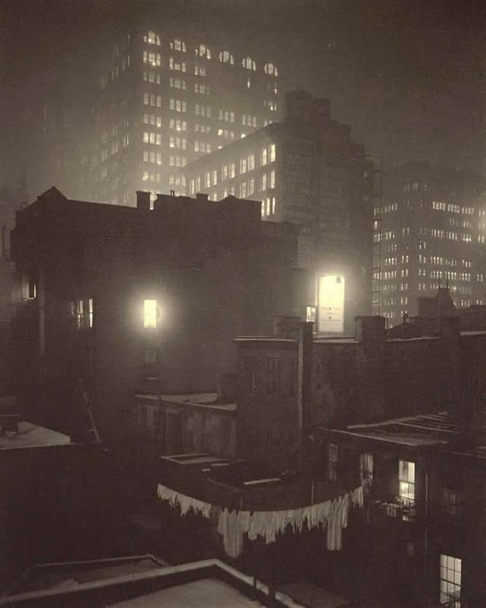 History Uncovered: 40 Powerful Photos That Change How We See the Past 72 From the back window, New York, 1915. Photo by Alfred Stieglitz