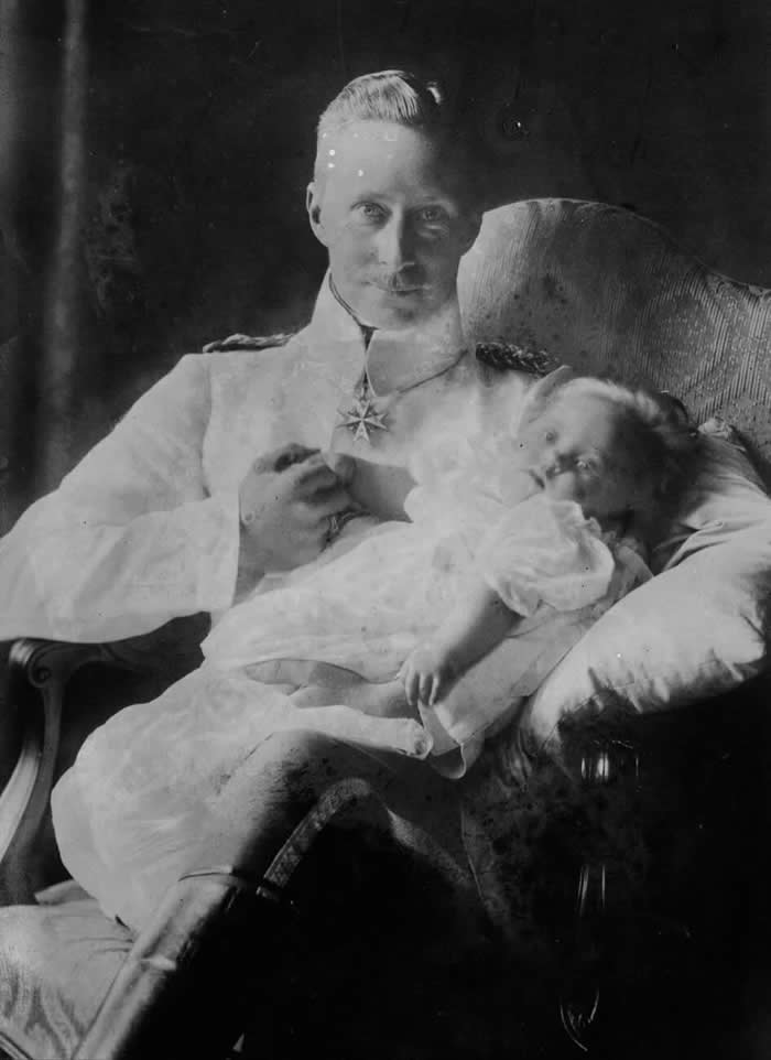 History Uncovered: 40 Powerful Photos That Change How We See the Past 49 Crown Prince Wilhelm of Germany (1882-1951) and his daughter Princess Alexandrine. Princess Alexandrine was born with Down syndrome. (1916)