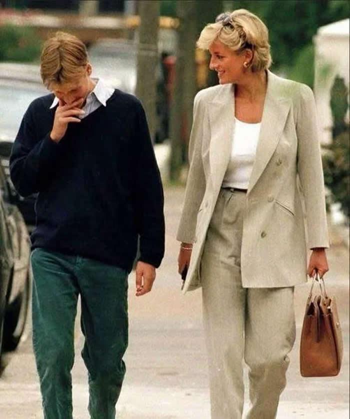 History Uncovered: 40 Powerful Photos That Change How We See the Past 51 Last photo of Lady Diana and Prince William in August of 1997.