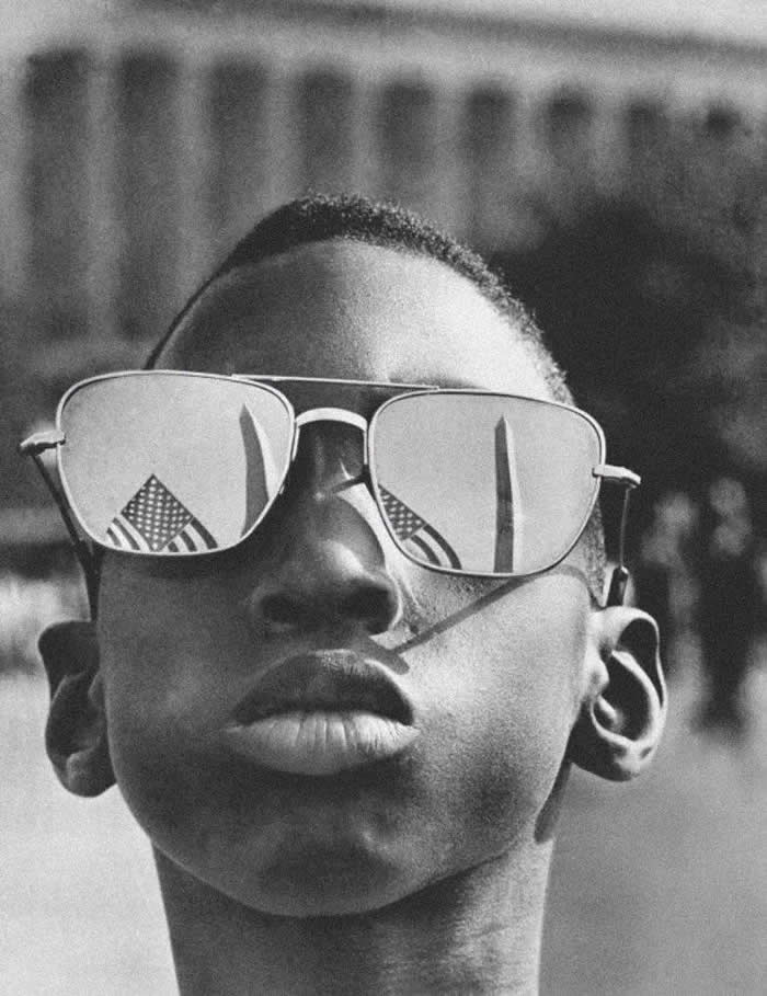 History Uncovered: 40 Powerful Photos That Change How We See the Past 43 Kid watching Martin Luther King's "I Have A Dream" Speech. Aug. 28, 1963 - Powerful Photos History Uncovered