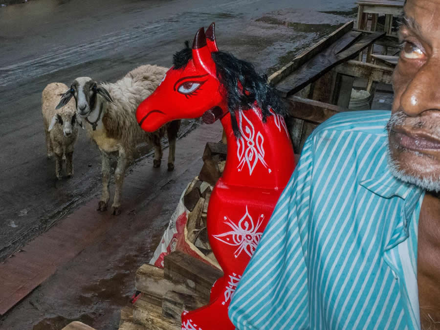 Street Photos by Shah Toufiqur Rahman - Shadow, Color and Perfect Timing