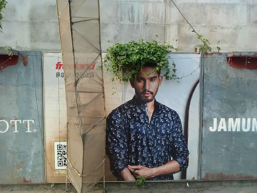 Street Photos by Shah Toufiqur Rahman - Shadow, Color and Perfect Timing