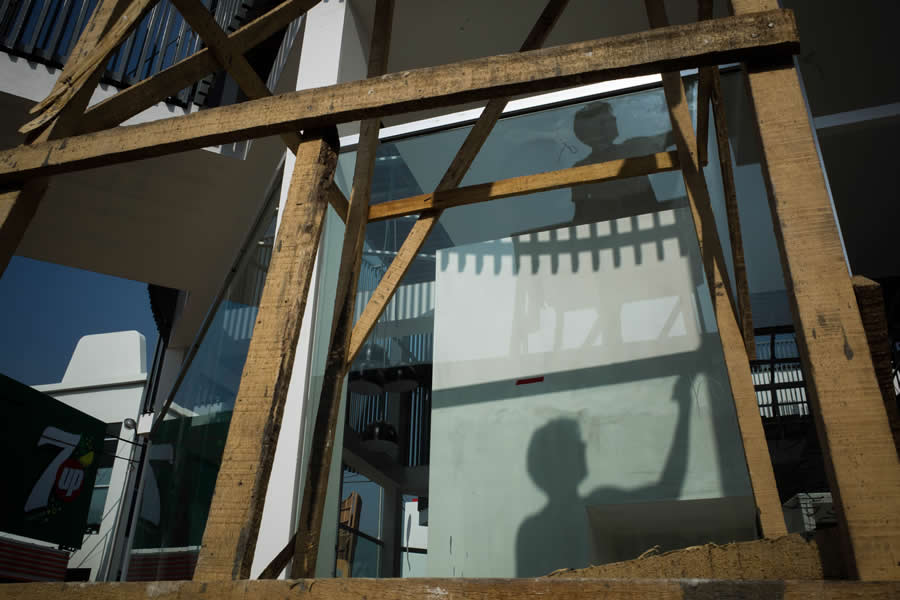 Street Photos by Shah Toufiqur Rahman - Shadow, Color and Perfect Timing