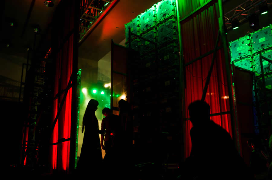 Street Photos by Shah Toufiqur Rahman - Shadow, Color and Perfect Timing