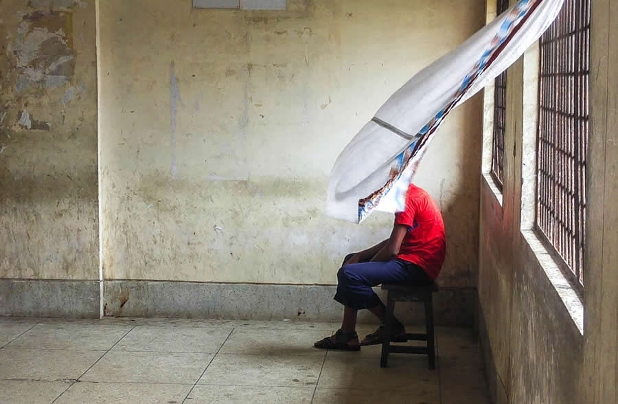 Street Photos by Shah Toufiqur Rahman - Shadow, Color and Perfect Timing