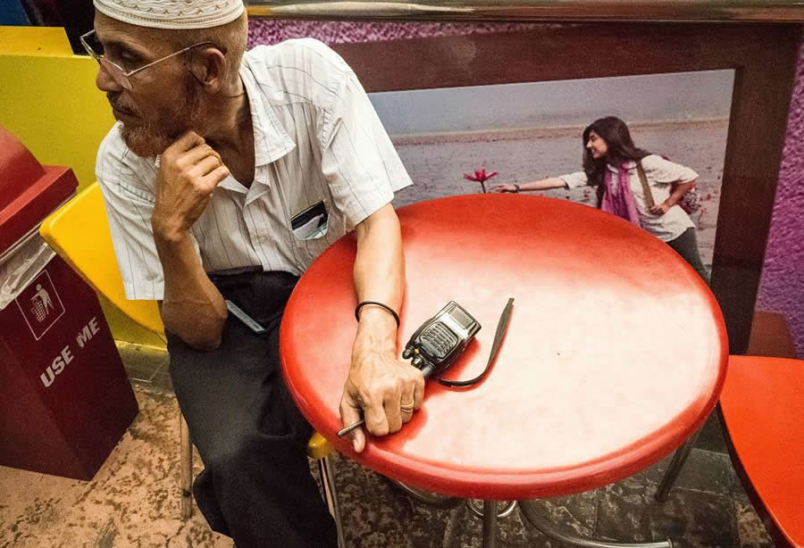 Street Photos by Shah Toufiqur Rahman - Shadow, Color and Perfect Timing