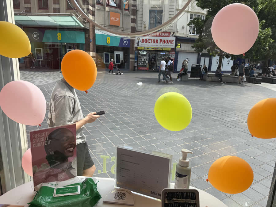 Street Photos by Shah Toufiqur Rahman - Shadow, Color and Perfect Timing
