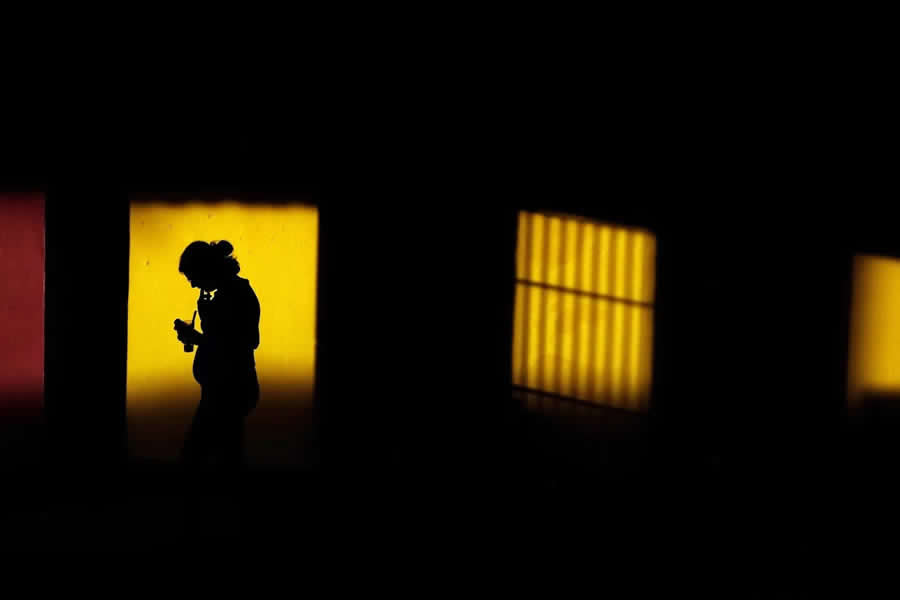 The Geometry of Light: How Master Photographers Use Chiaroscuro in Modern Street Photography 52 The Geometry of Light - Master Photographers Use Chiaroscuro in Modern Street Photography