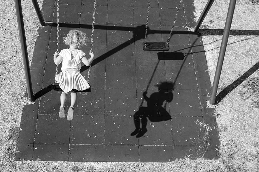 The Geometry of Light: How Master Photographers Use Chiaroscuro in Modern Street Photography 55 The Geometry of Light - Master Photographers Use Chiaroscuro in Modern Street Photography