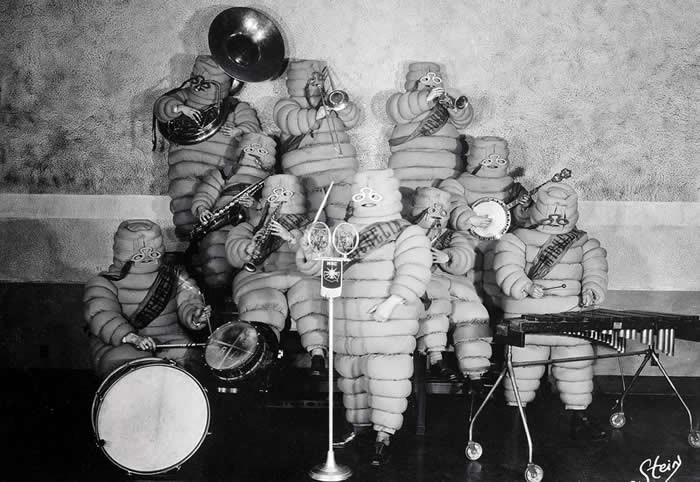The Past Unfiltered: 36 Rare Historical Photos That Reveal the Human Side of History 53 The Michelin band performs at the inauguration of the Michelin Hour radio show, April 17, 1928.