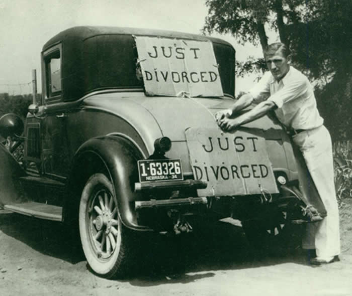 The Past Unfiltered: 36 Rare Historical Photos That Reveal the Human Side of History 61 A man announces to the world that he just got divorced in 1934.